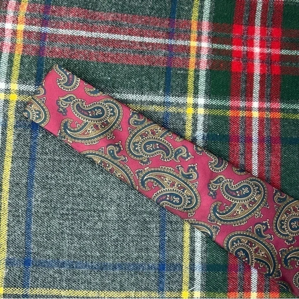 Mario Valentino Red Silk Paisley Print Classic Neck Tie